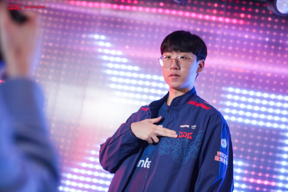 开云体育在线-BRO血洗KT，Ruler打出惊人五杀激烈交锋入围赛，点燃全场激情的简单介绍