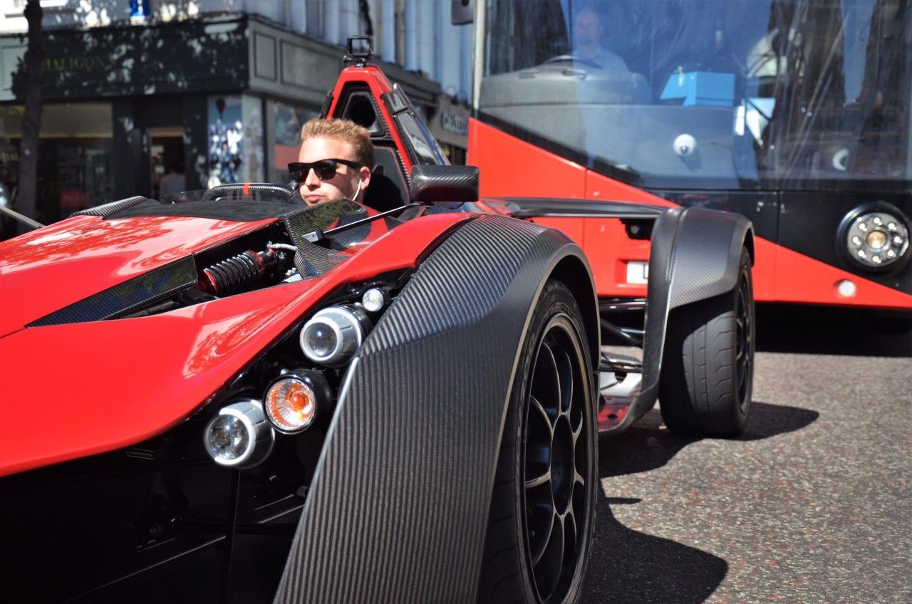 连胜势头难挡！赛车豪取十连胜的简单介绍