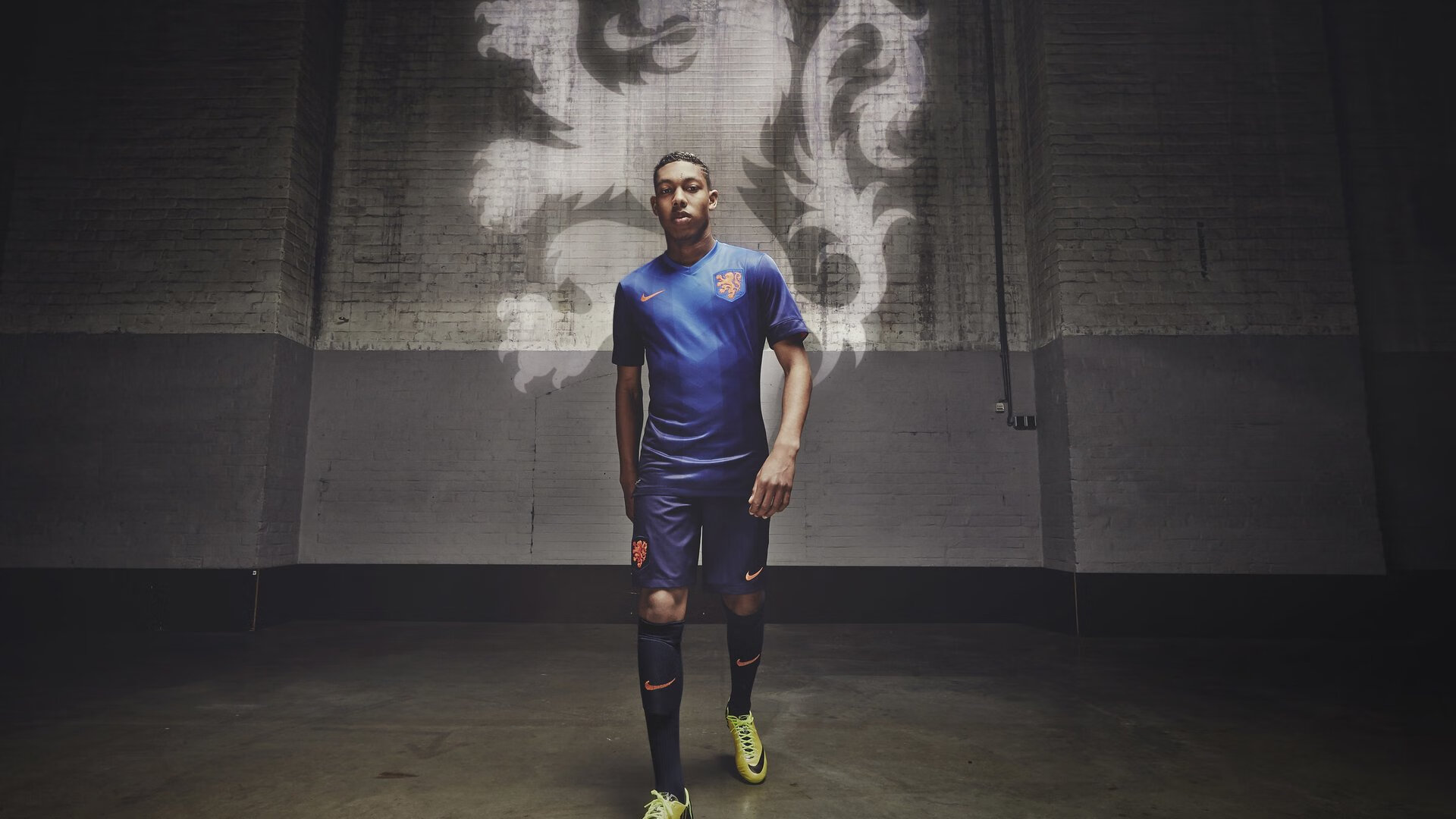 开云体育官网-NBA季后赛之夜，足球巨星莫德里奇跨界统治数据榜？一场美丽的体育误会与竞技启示